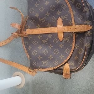 Lois Vuitton Samur 30